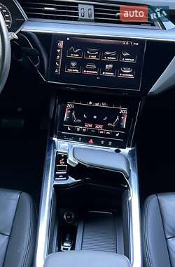 Внедорожник / Кроссовер Audi e-tron 2019 в 
