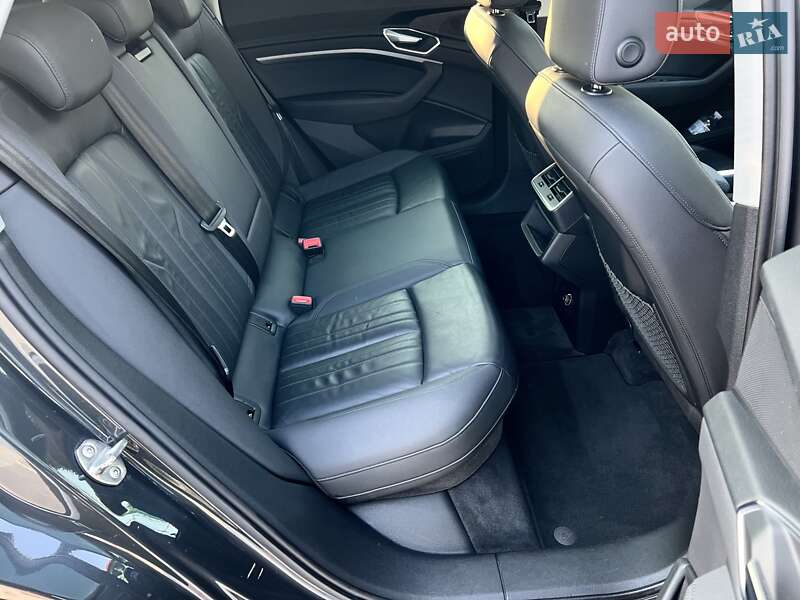 Внедорожник / Кроссовер Audi e-tron 2019 в Киеве