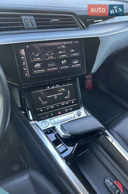 Внедорожник / Кроссовер Audi e-tron 2020 в 