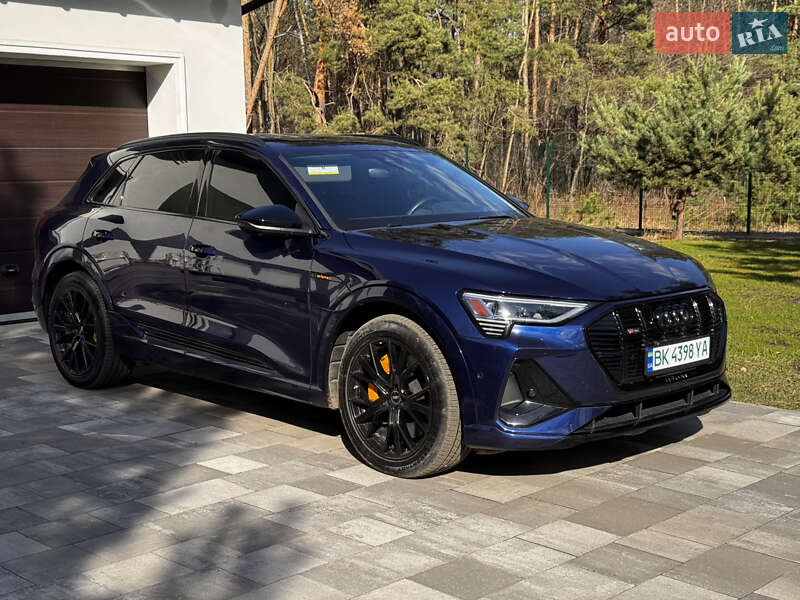 Позашляховик / Кросовер Audi e-tron 2022 в Києві