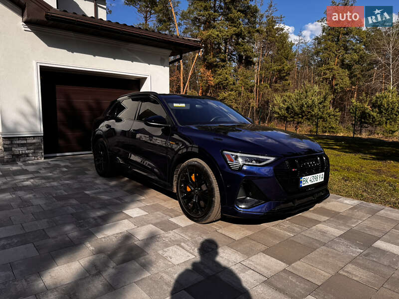 Позашляховик / Кросовер Audi e-tron 2022 в Києві