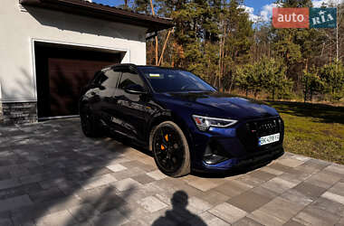 Позашляховик / Кросовер Audi e-tron 2022 в 