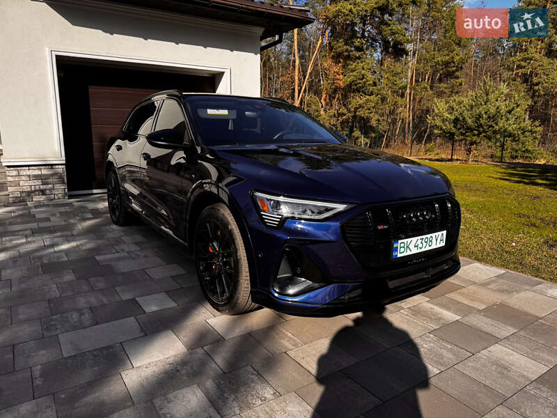 Позашляховик / Кросовер Audi e-tron 2022 в Києві