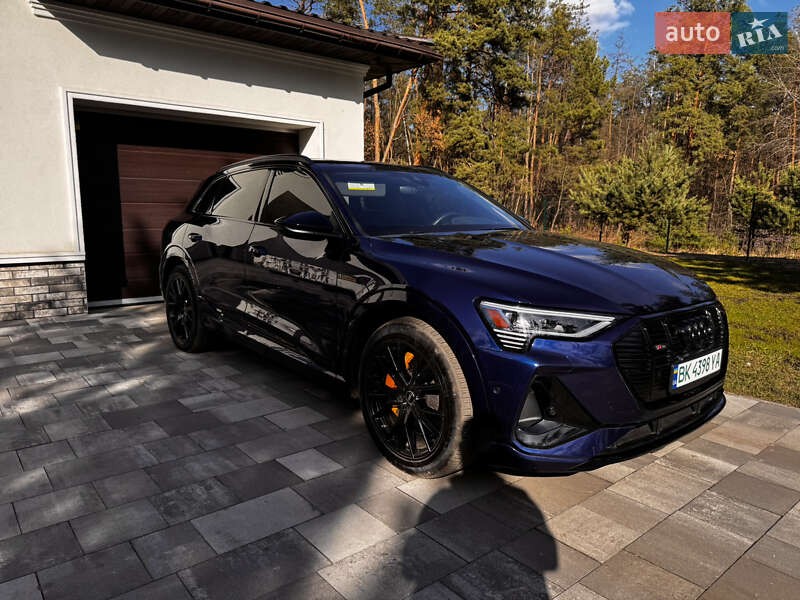 Позашляховик / Кросовер Audi e-tron 2022 в Києві