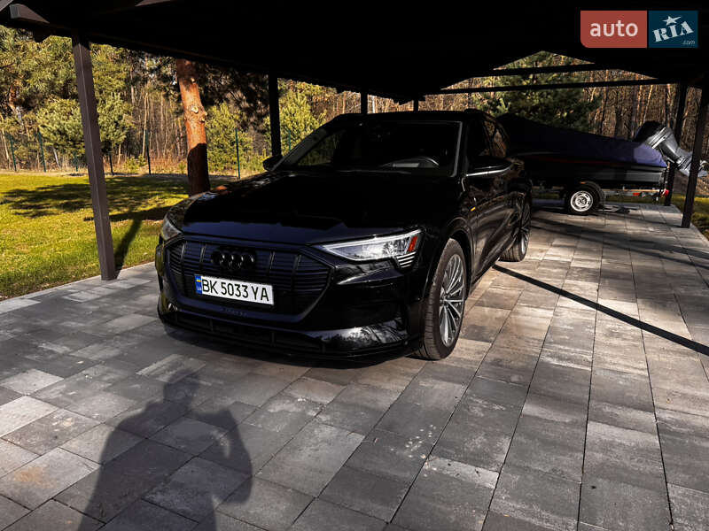 Позашляховик / Кросовер Audi e-tron 2019 в Києві