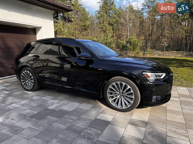 Позашляховик / Кросовер Audi e-tron 2019 в Києві