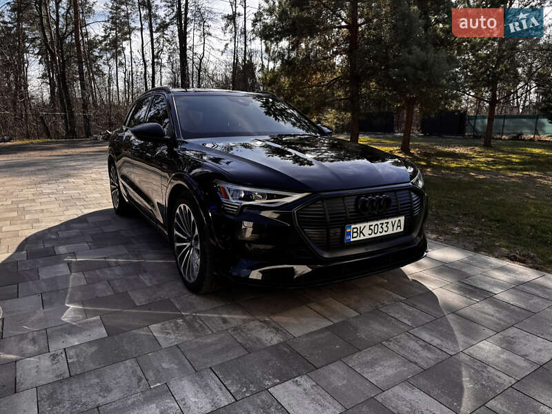 Позашляховик / Кросовер Audi e-tron 2019 в Києві