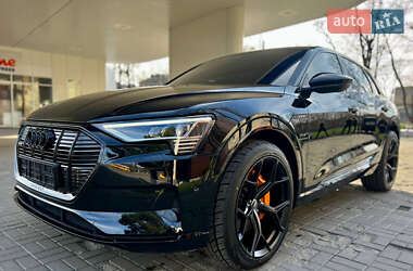 Внедорожник / Кроссовер Audi e-tron 2022 в 