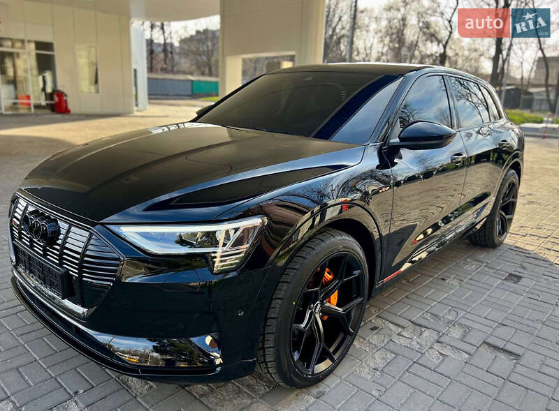 Позашляховик / Кросовер Audi e-tron 2022 в Дніпрі