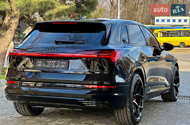Внедорожник / Кроссовер Audi e-tron 2022 в 