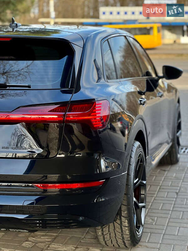 Позашляховик / Кросовер Audi e-tron 2022 в Дніпрі