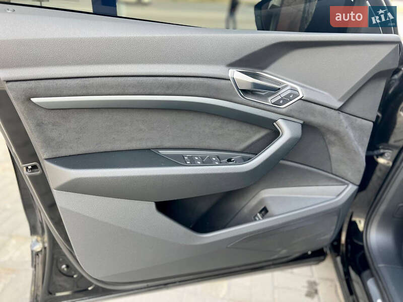 Позашляховик / Кросовер Audi e-tron 2022 в Дніпрі