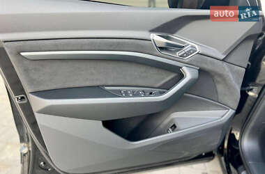 Внедорожник / Кроссовер Audi e-tron 2022 в 