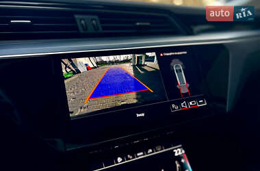 Внедорожник / Кроссовер Audi e-tron 2022 в 