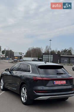 Внедорожник / Кроссовер Audi e-tron 2020 в 
