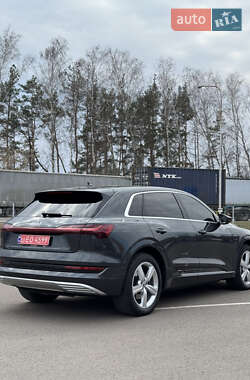 Внедорожник / Кроссовер Audi e-tron 2020 в 