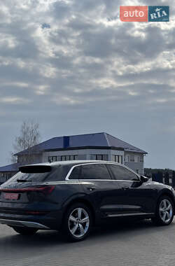 Внедорожник / Кроссовер Audi e-tron 2020 в 
