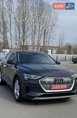Внедорожник / Кроссовер Audi e-tron 2020 в 