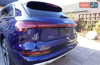 Внедорожник / Кроссовер Audi e-tron 2022 в 