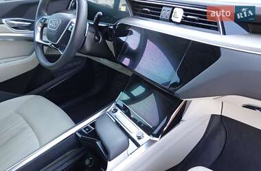 Внедорожник / Кроссовер Audi e-tron 2022 в 