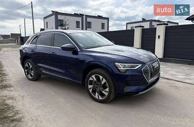Внедорожник / Кроссовер Audi e-tron 2022 в 