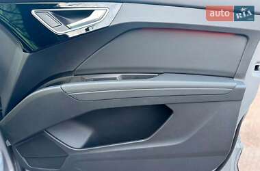 Внедорожник / Кроссовер Audi e-tron 2022 в 