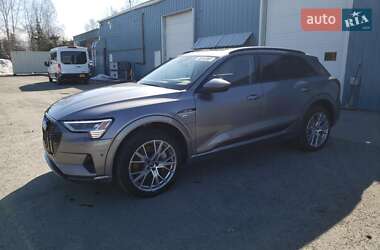 Внедорожник / Кроссовер Audi e-tron 2021 в 