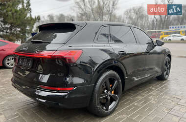 Внедорожник / Кроссовер Audi e-tron 2022 в 