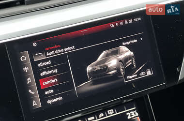 Внедорожник / Кроссовер Audi e-tron 2022 в 