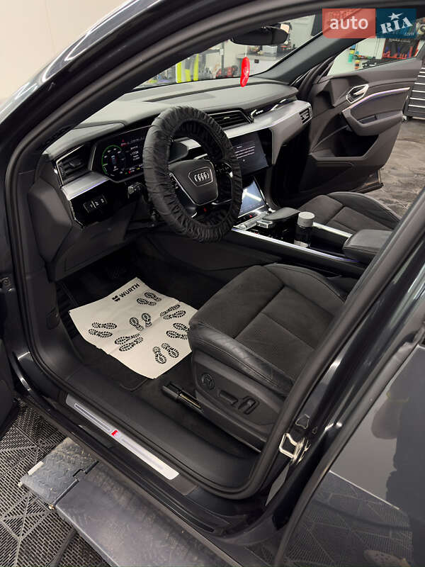 Внедорожник / Кроссовер Audi e-tron 2019 в Ужгороде