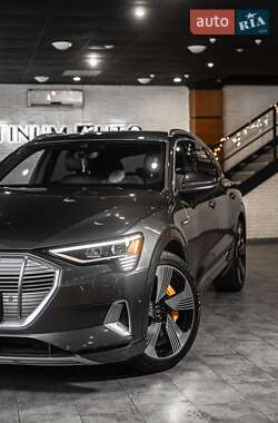 Внедорожник / Кроссовер Audi e-tron 2019 в 
