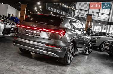 Внедорожник / Кроссовер Audi e-tron 2019 в 