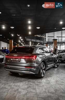 Внедорожник / Кроссовер Audi e-tron 2019 в 