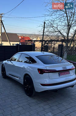 Внедорожник / Кроссовер Audi e-tron 2020 в 