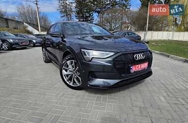 Внедорожник / Кроссовер Audi e-tron 2022 в 