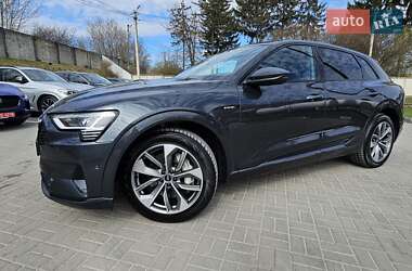 Внедорожник / Кроссовер Audi e-tron 2022 в 