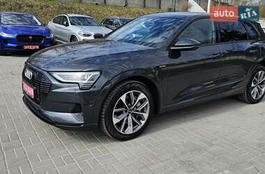 Внедорожник / Кроссовер Audi e-tron 2022 в 