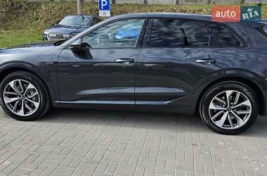 Внедорожник / Кроссовер Audi e-tron 2022 в 