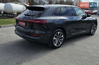 Внедорожник / Кроссовер Audi e-tron 2022 в 