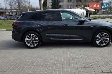 Внедорожник / Кроссовер Audi e-tron 2022 в 