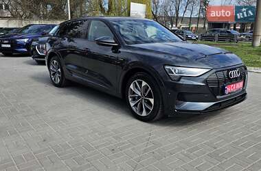 Внедорожник / Кроссовер Audi e-tron 2022 в 