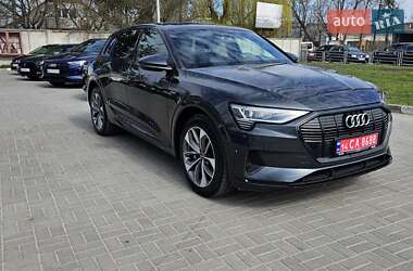 Внедорожник / Кроссовер Audi e-tron 2022 в 