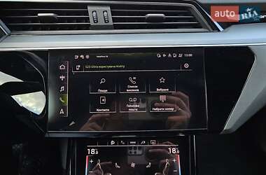 Внедорожник / Кроссовер Audi e-tron 2022 в 
