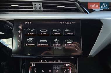 Внедорожник / Кроссовер Audi e-tron 2022 в 
