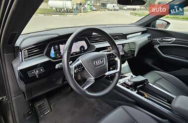 Внедорожник / Кроссовер Audi e-tron 2022 в 