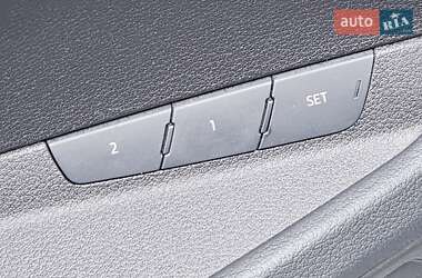 Внедорожник / Кроссовер Audi e-tron 2022 в 
