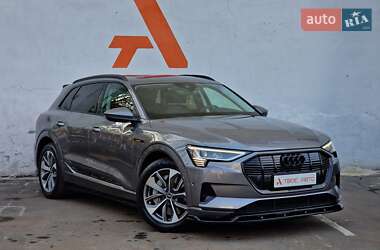 Внедорожник / Кроссовер Audi e-tron 2020 в 