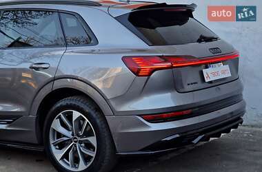 Внедорожник / Кроссовер Audi e-tron 2020 в 