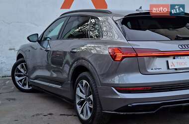 Внедорожник / Кроссовер Audi e-tron 2020 в 