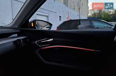 Внедорожник / Кроссовер Audi e-tron 2020 в 